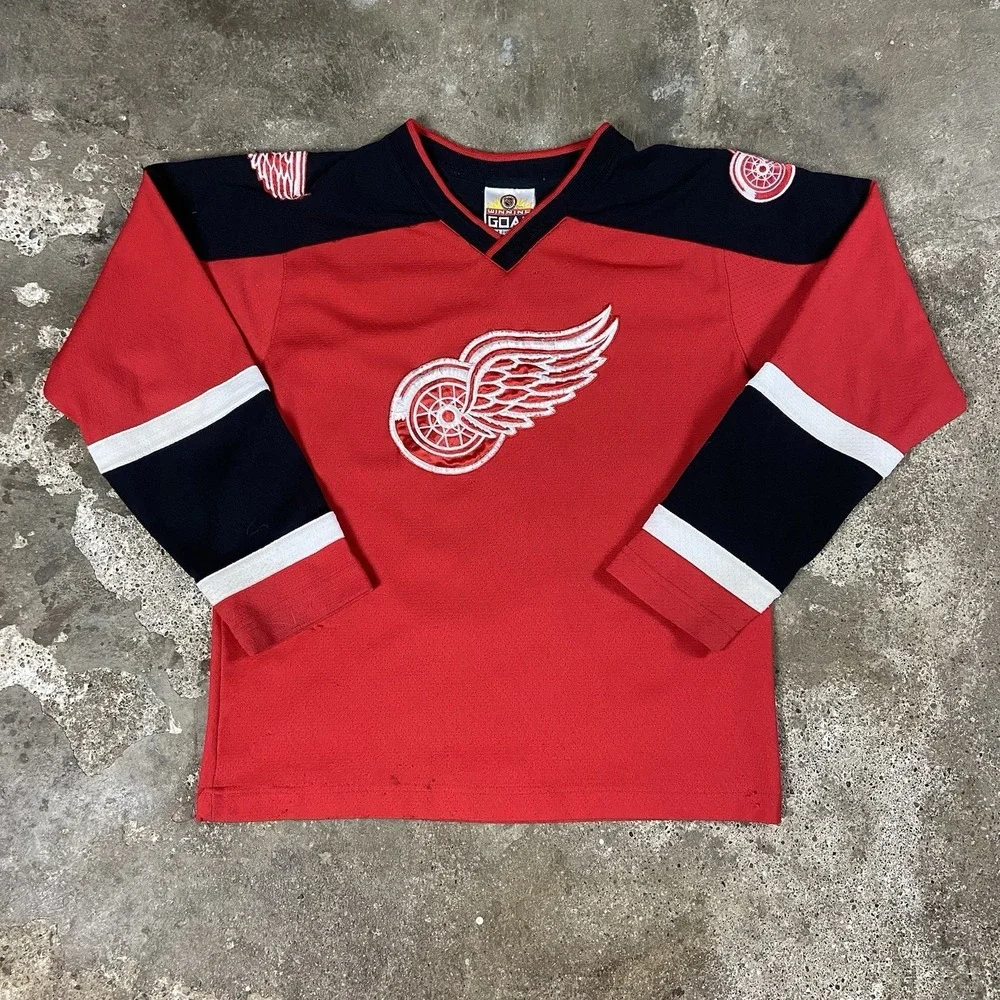 VTG Detroit Redwings Steve Yzerman #19 Hockey Jersey Youth Size Medium Red NHL
